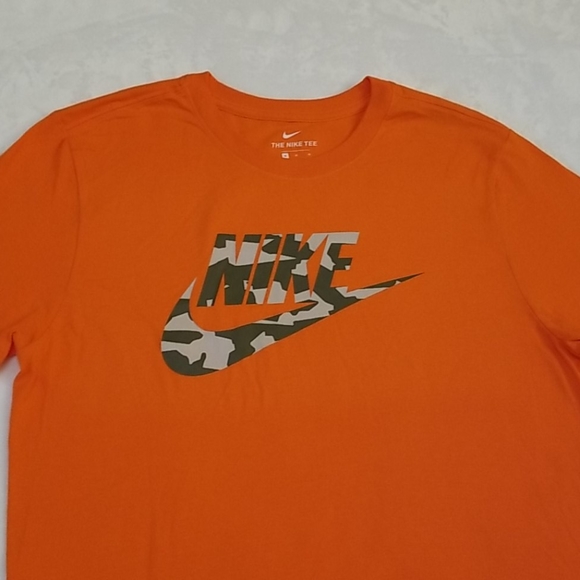 MEDIUM Nike T-Shirt - Picture 1 of 4